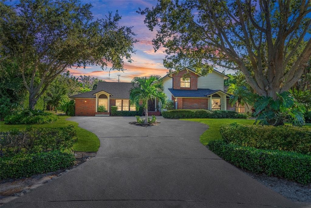 2371 LANDINGS CIRCLE BRADENTON, FL 34209
