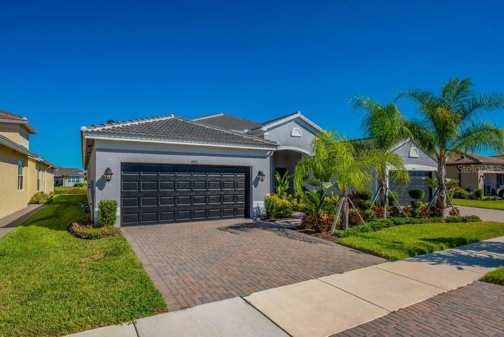 4922 SIENNA ISLES AVENUE WIMAUMA, FL 33598