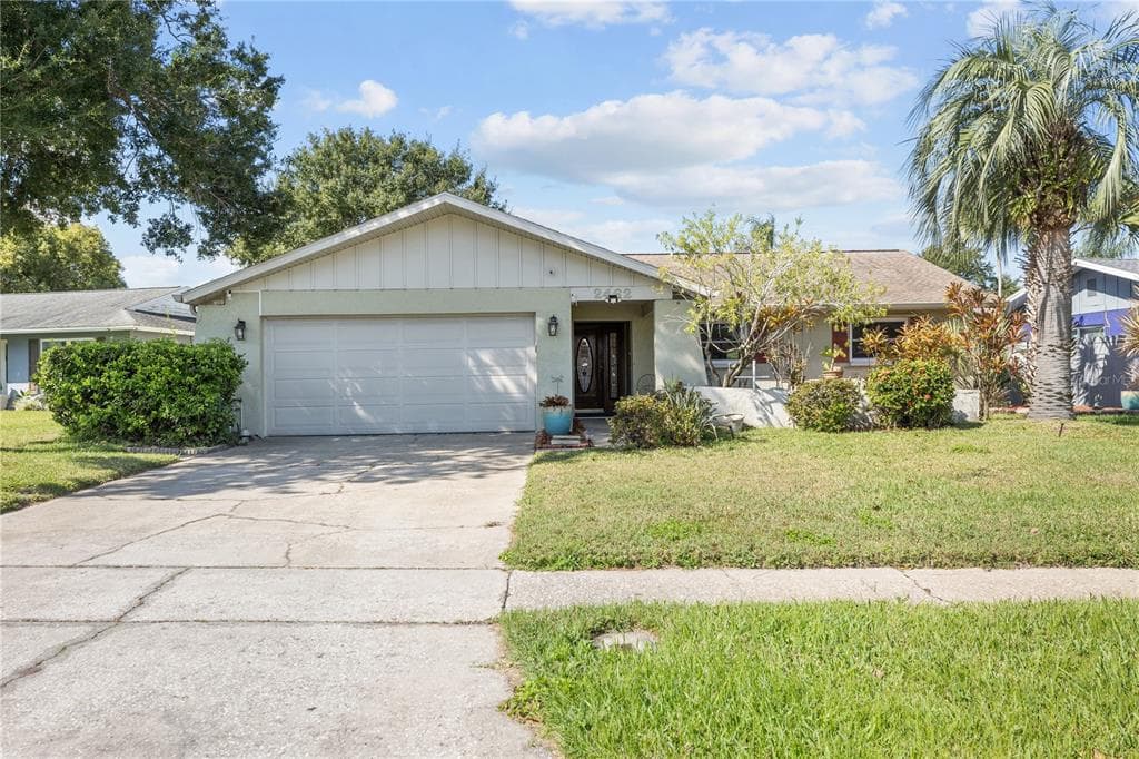 2462 MOORE HAVEN DRIVE E CLEARWATER, FL 33763