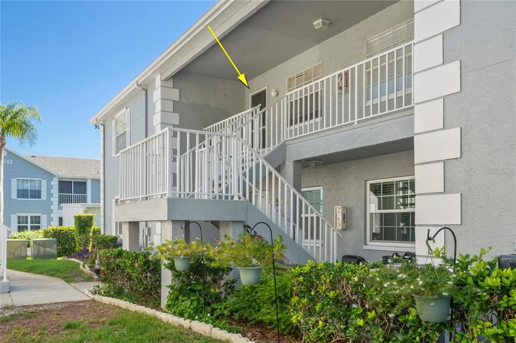 12041 HOOSIER COURT UNIT 202 HUDSON, FL 34667