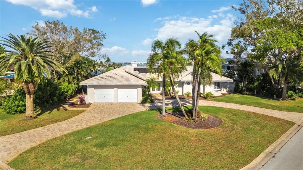 411 BELLE ISLE AVENUE BELLEAIR BEACH, FL 33786