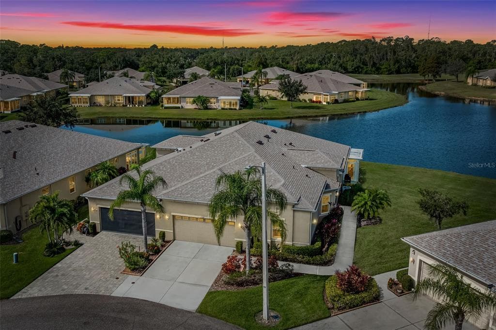 2507 SAPPHIRE GREENS LANE UNIT 32 SUN CITY CENTER, FL 33573