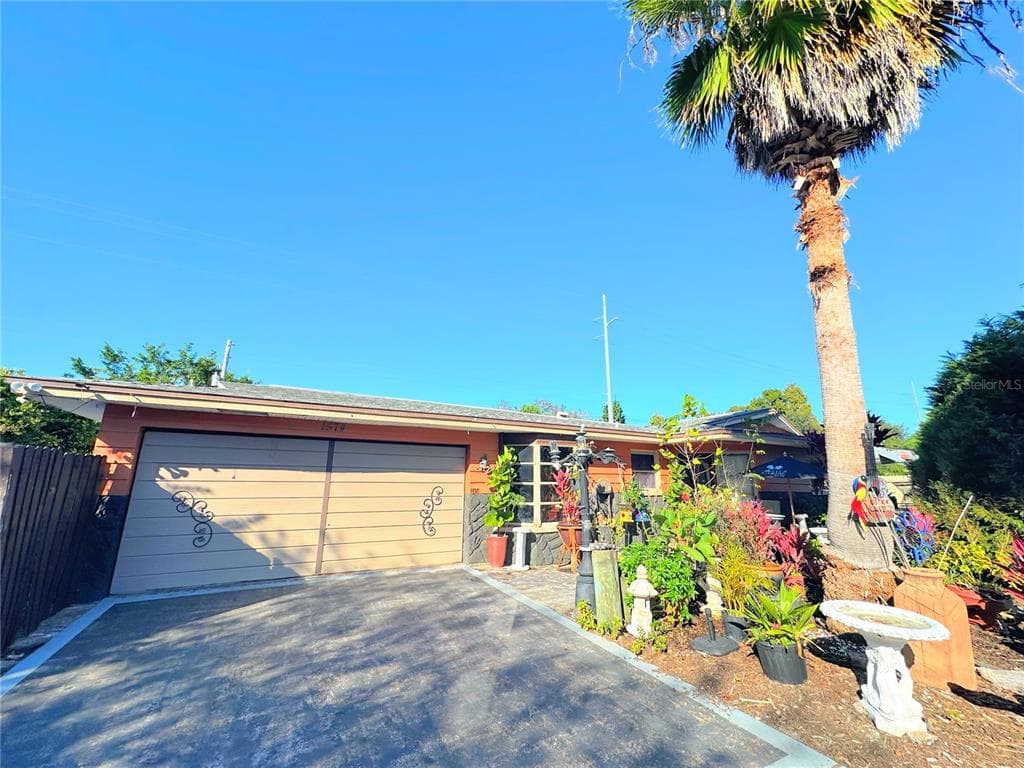 1574 SOUVENIR DRIVE CLEARWATER, FL 33755