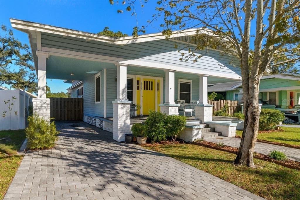 906 E HAMILTON AVENUE TAMPA, FL 33604