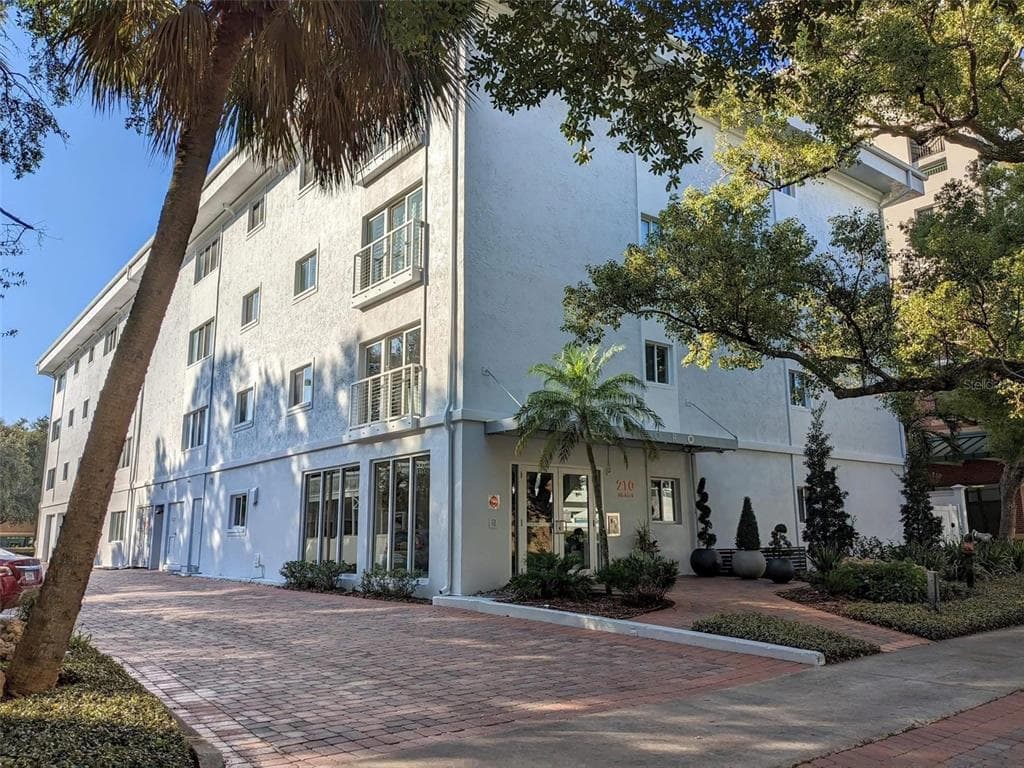 210 5TH AVENUE S UNIT 204