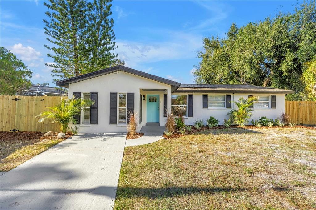 9085 LEISURE LANE N LARGO, FL 33773
