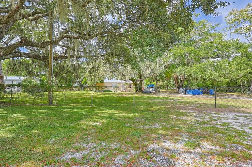 1329 WILKINSON DRIVE PLANT CITY, FL 33566