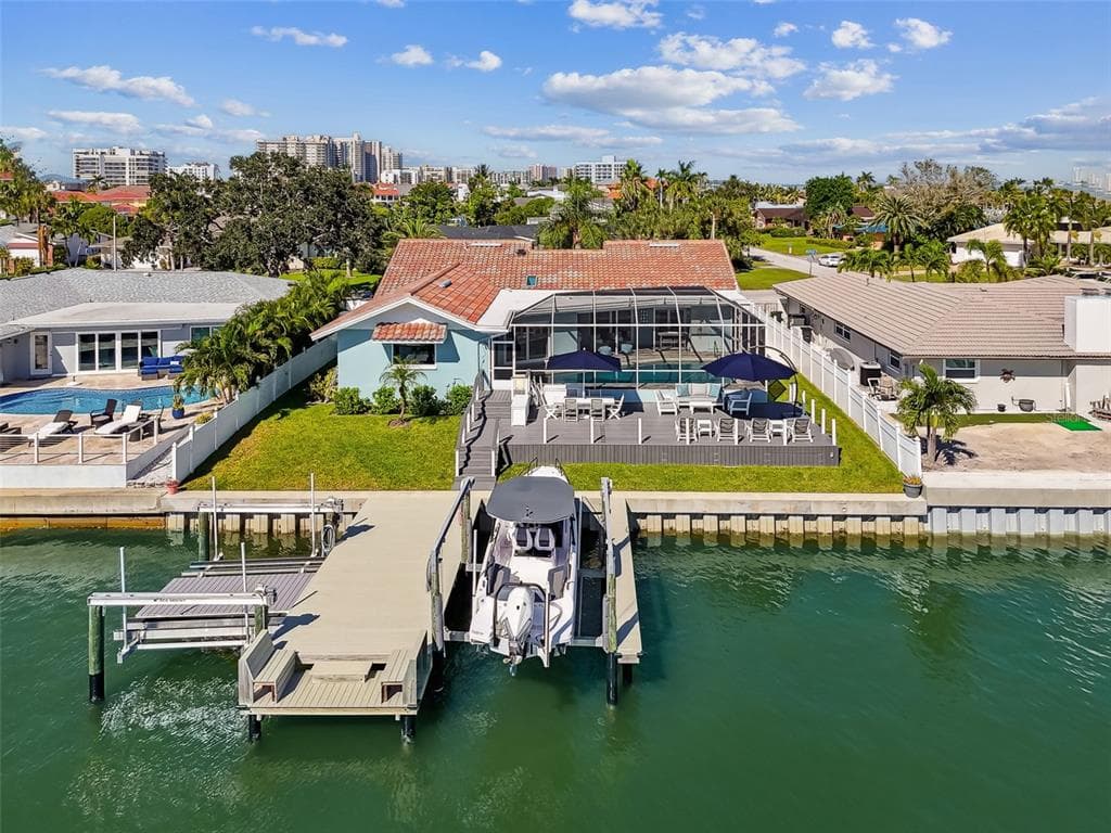 320 BELLE ISLE AVENUE BELLEAIR BEACH, FL 33786