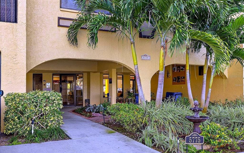 5775 PARK STREET N UNIT 311 ST PETERSBURG, FL 33709