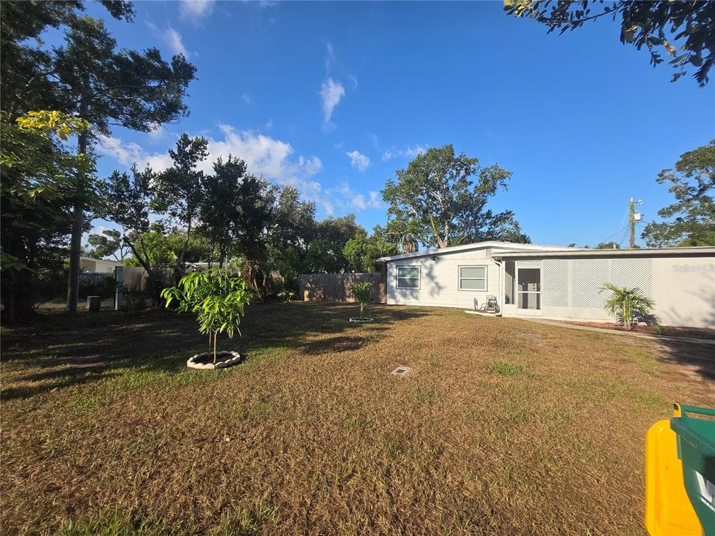 236 EMERALD LANE LARGO, FL 33771