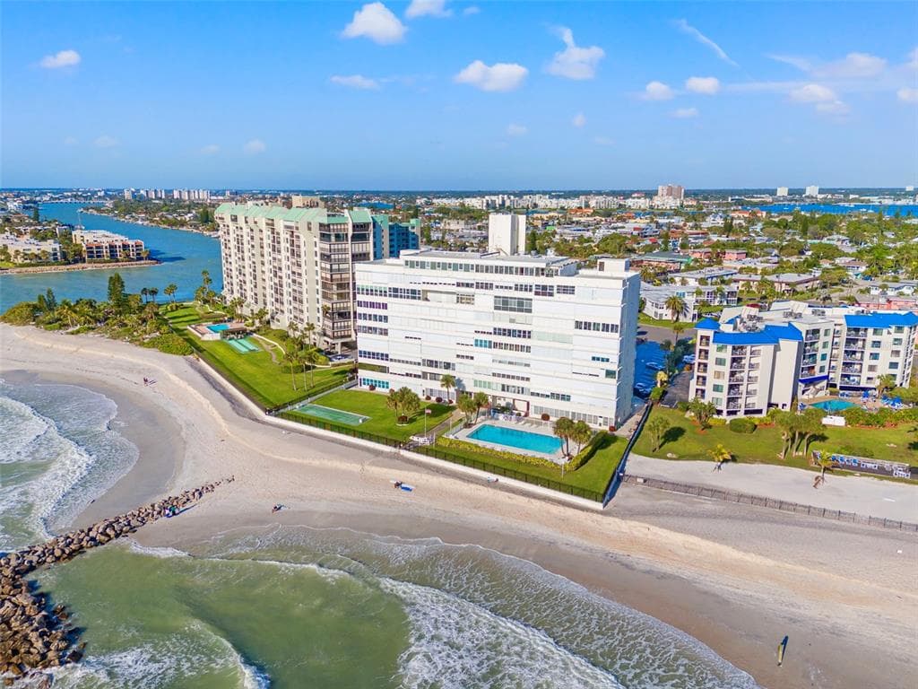 7000 BEACH PLAZA UNIT 205 ST PETE BEACH, FL 33706
