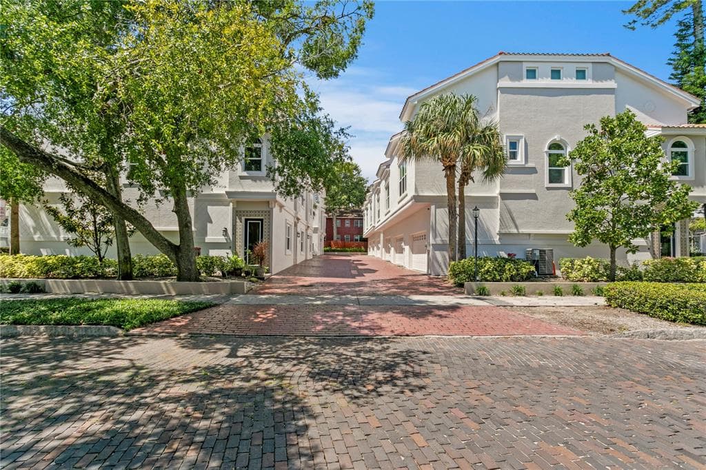 220 7TH AVENUE N UNIT 220 ST PETERSBURG, FL 33701