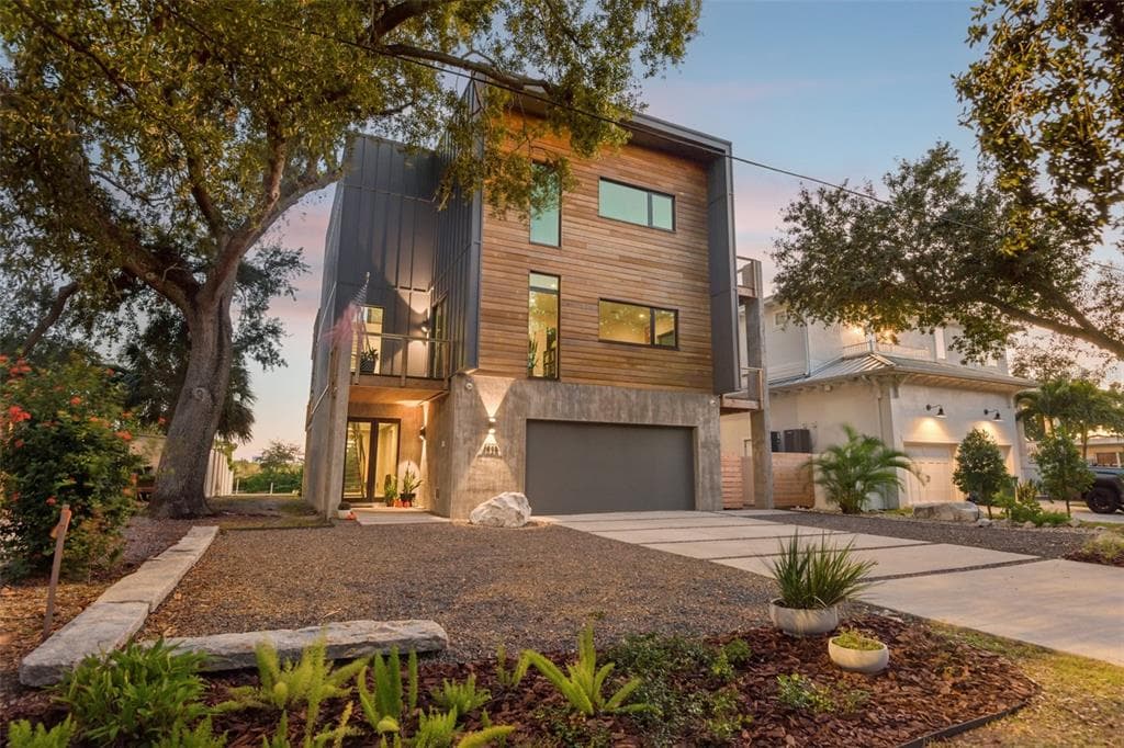 4828 W FLAMINGO ROAD TAMPA, FL 33611