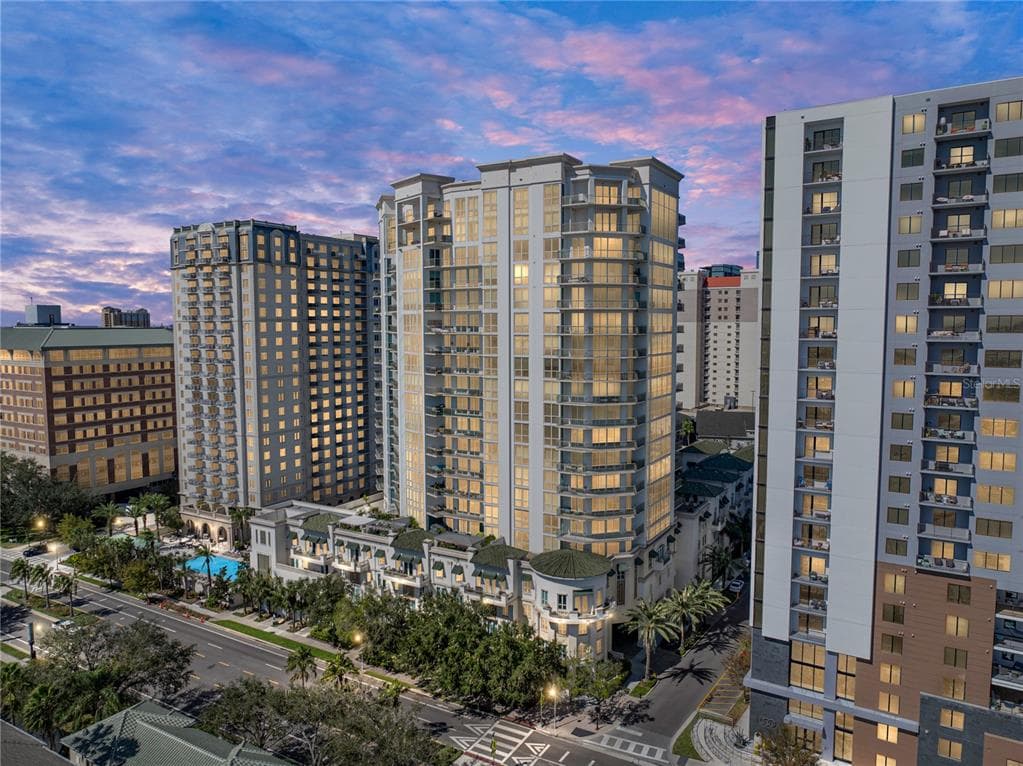 450 KNIGHTS RUN AVENUE UNIT 702 TAMPA, FL 33602
