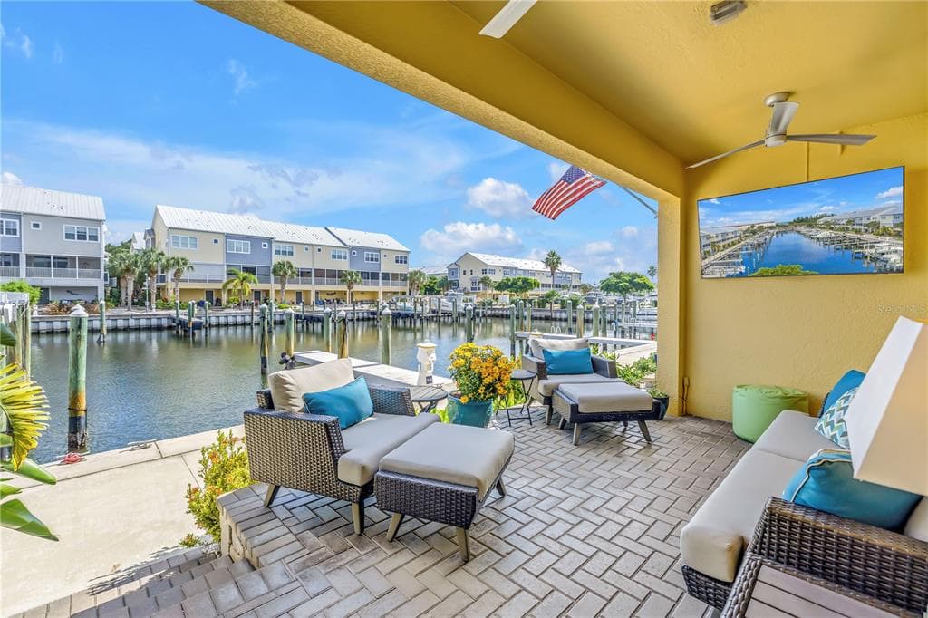 6024 MOORINGS DRIVE S ST PETERSBURG, FL 33712