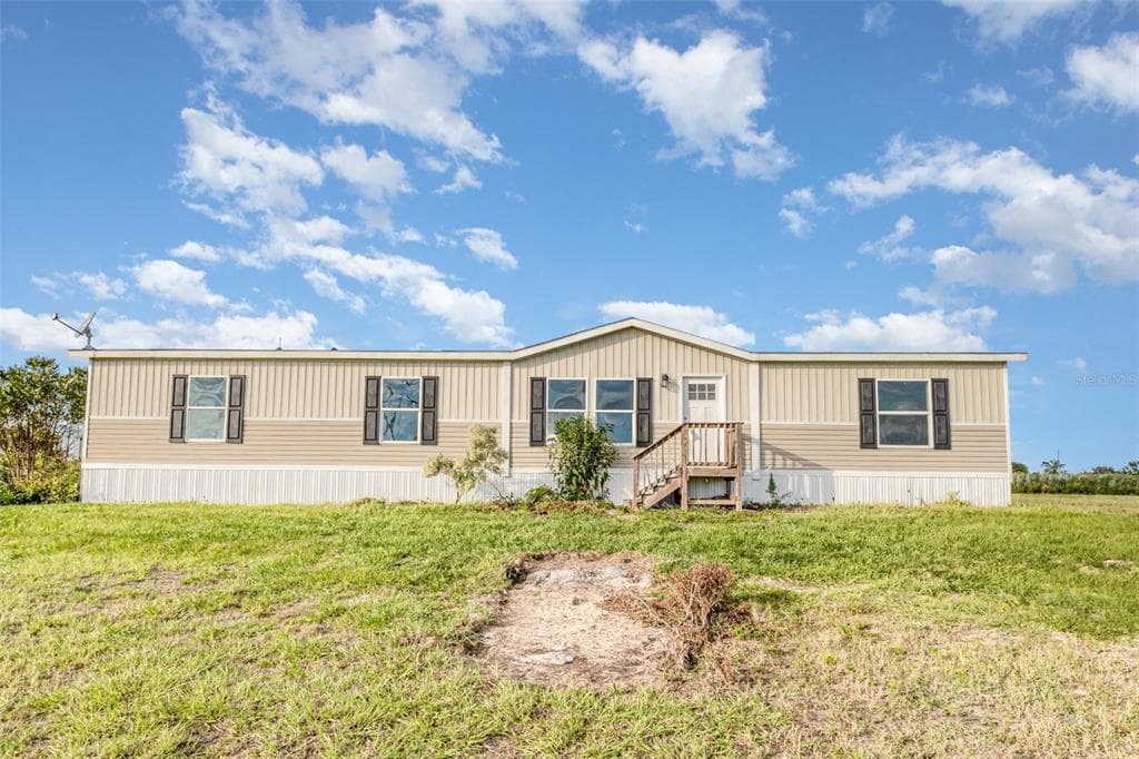 16423 NW 262ND STREET OKEECHOBEE, FL 34972