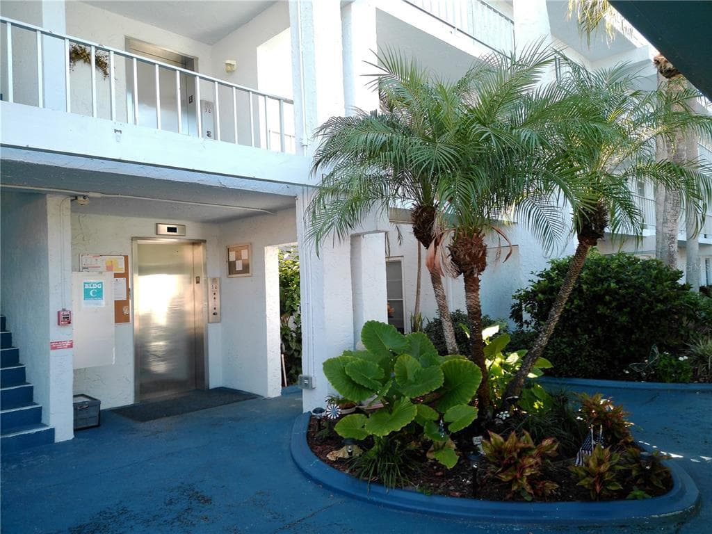 225 COUNTRY CLUB DRIVE UNIT C132 LARGO, FL 33771