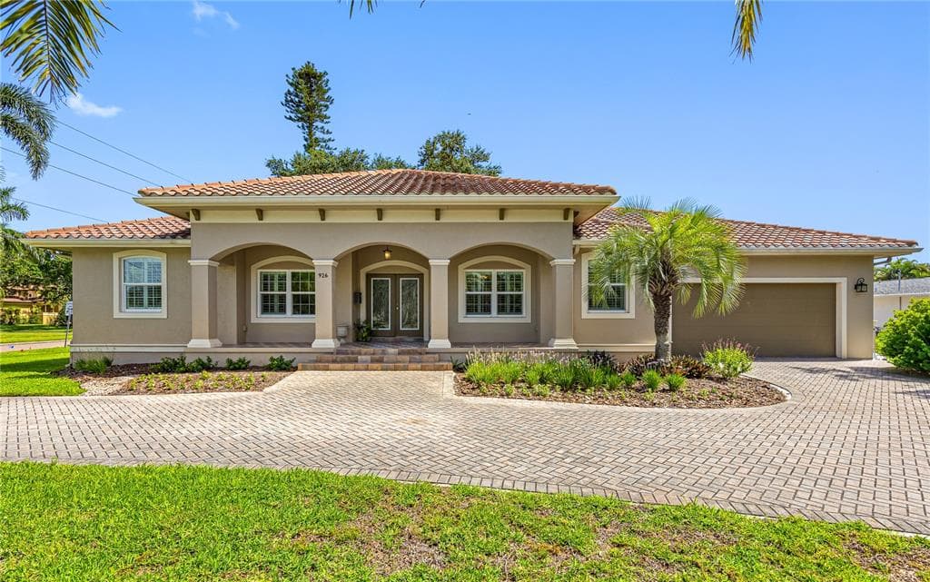 926 CORDOVA BOULEVARD NE ST PETERSBURG, FL 33704