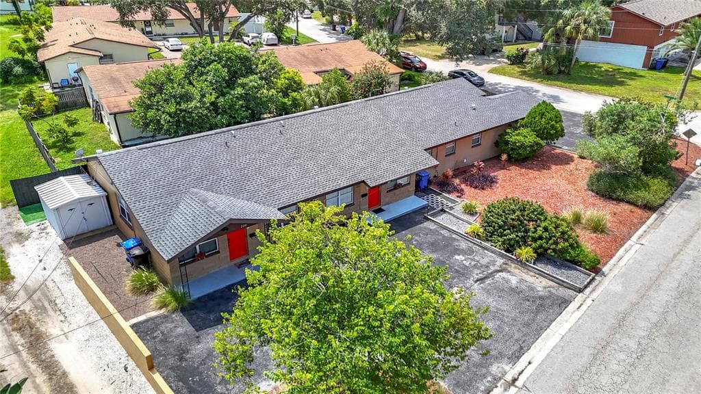 137 SE JEFFERSON CIRCLE N ST PETERSBURG, FL 33703