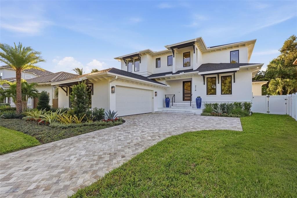 214 ARANDA STREET NE ST PETERSBURG, FL 33704