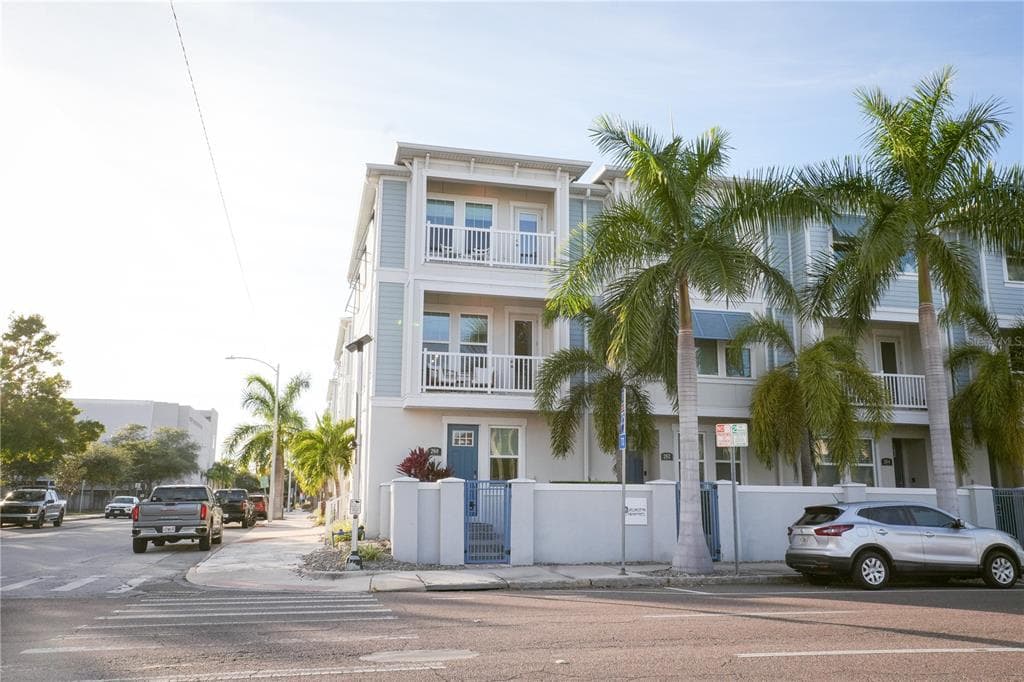 260 8TH STREET N ST PETERSBURG, FL 33701