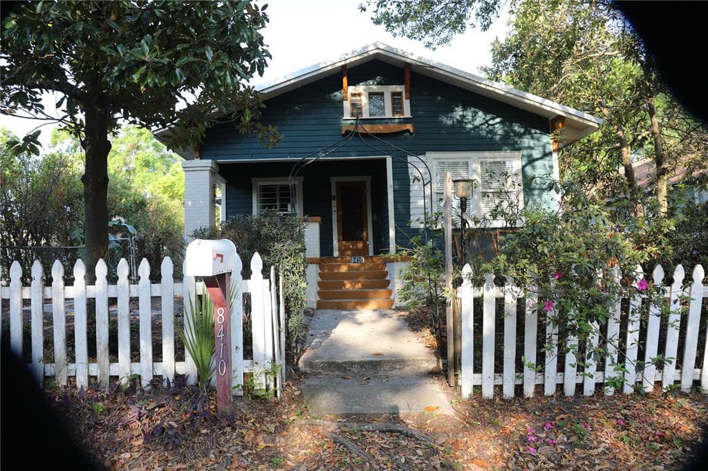 8410 N MITCHELL AVENUE TAMPA, FL 33604