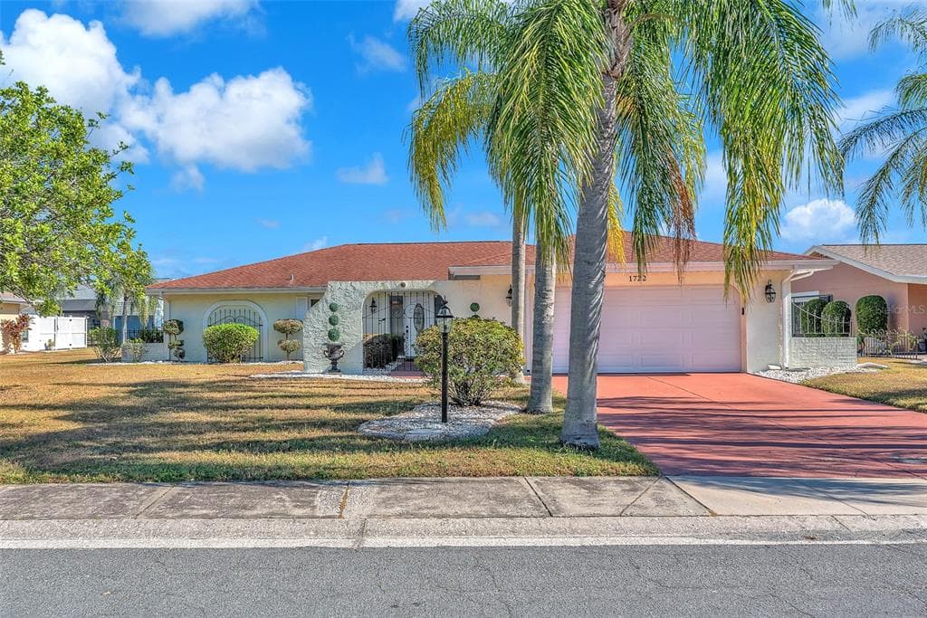 1722 COCO PALM CIRCLE SUN CITY CENTER, FL 33573