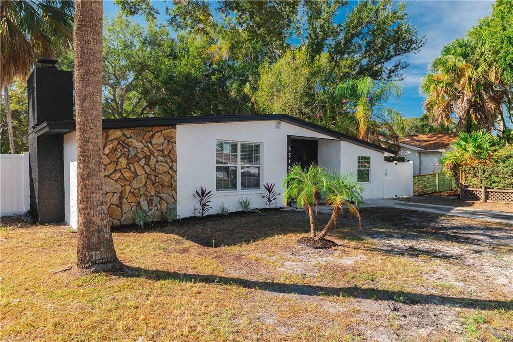 6514 YOSEMITE DRIVE TAMPA, FL 33634