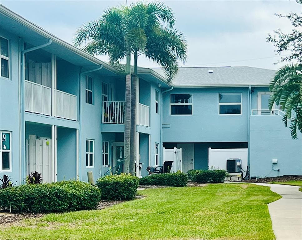 300 VENETIAN DRIVE UNIT 4 CLEARWATER, FL 33755