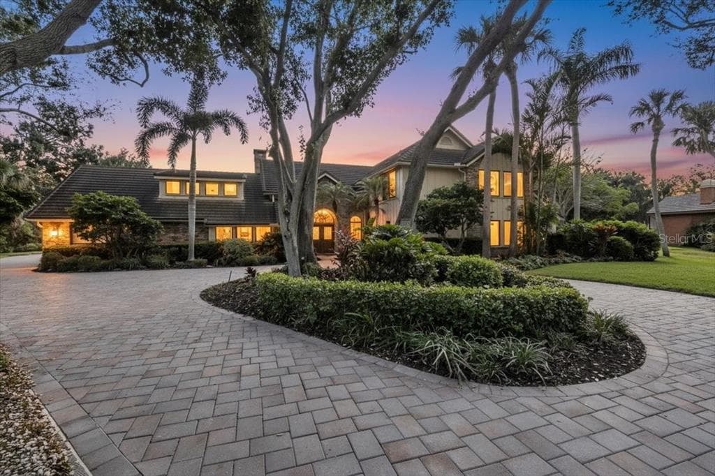 2383 LANDINGS CIRCLE BRADENTON, FL 34209