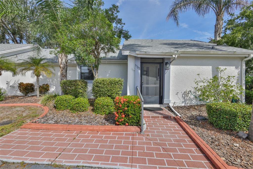 1305 SPRY COURT SUN CITY CENTER, FL 33573
