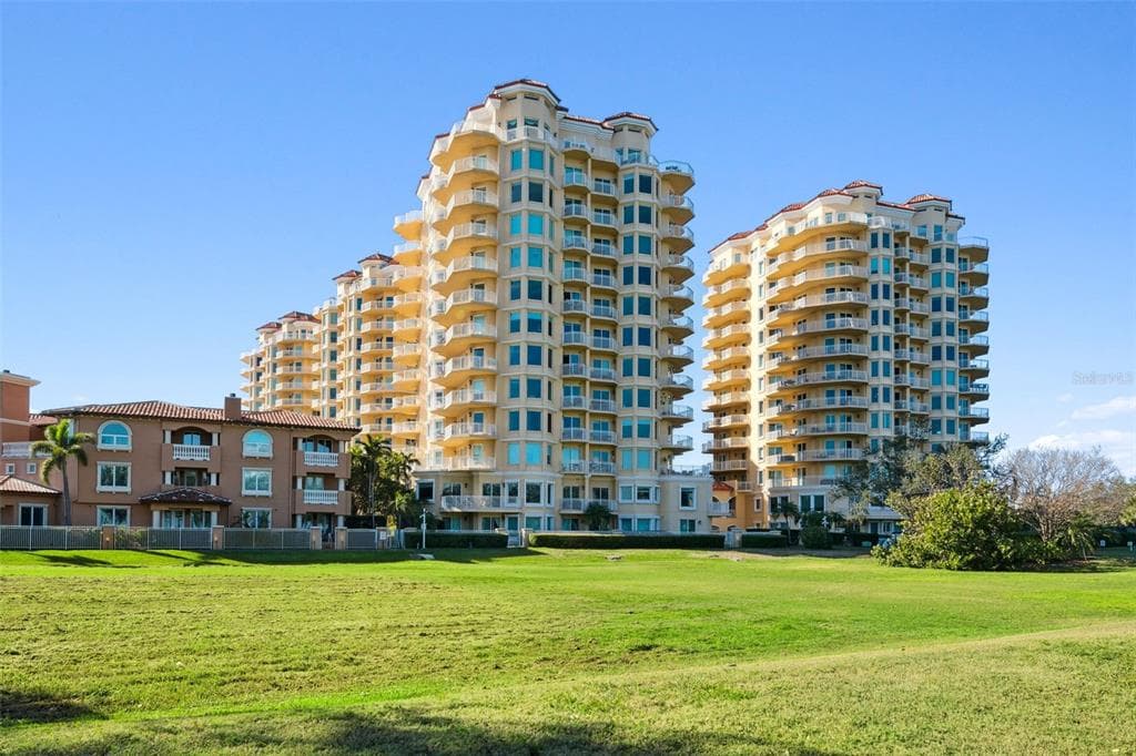 555 5TH AVENUE NE UNIT 743