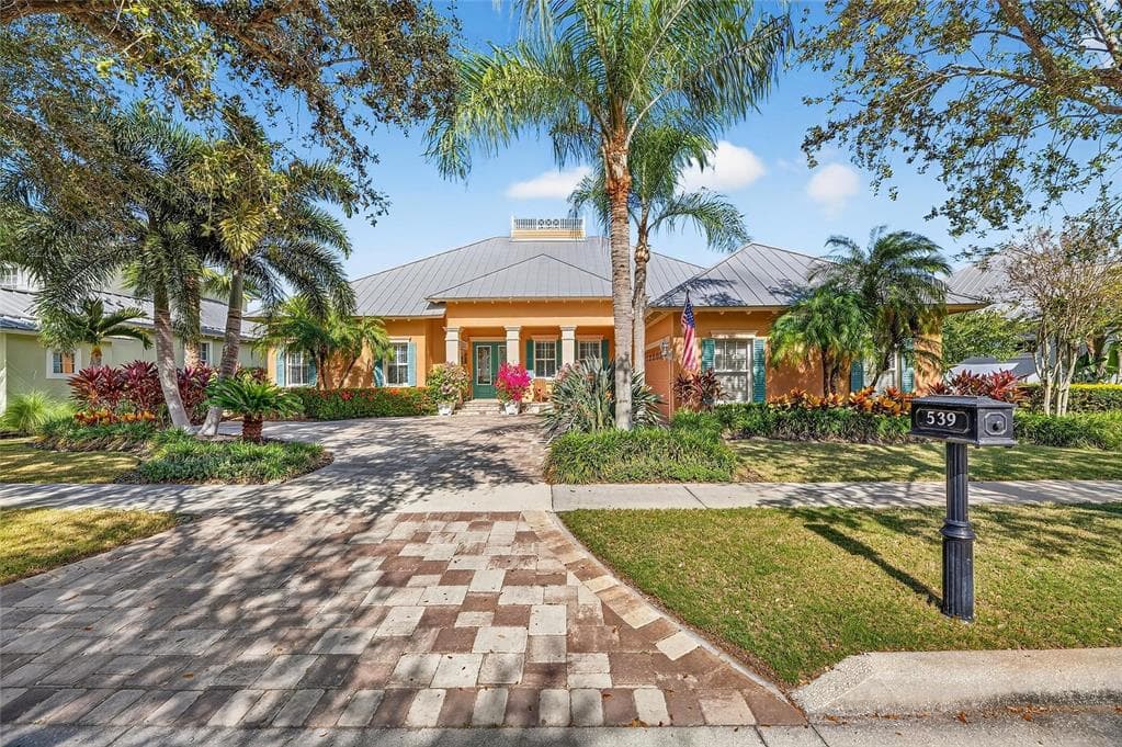 539 ISLEBAY DRIVE APOLLO BEACH, FL 33572