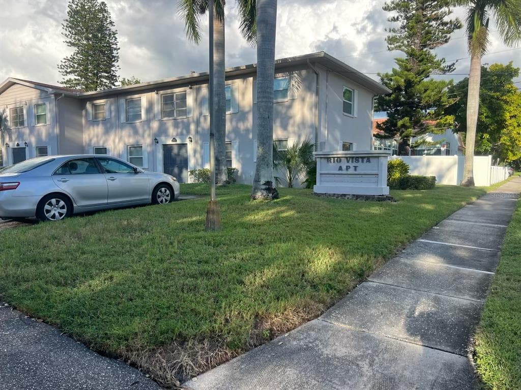 8325 7TH WAY N UNIT 10 ST PETERSBURG, FL 33702
