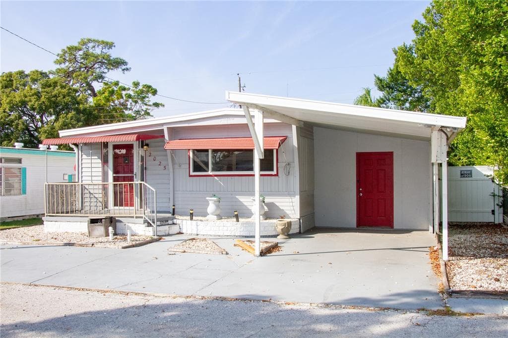 2025 MELODY DRIVE HOLIDAY, FL 34691