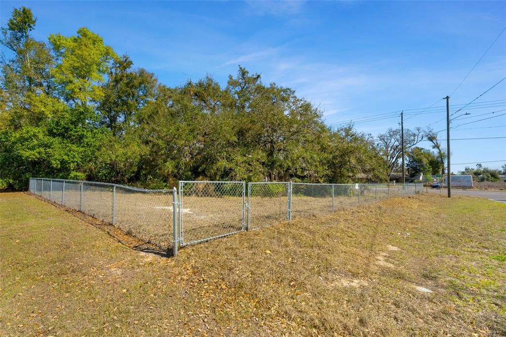 702 WESTWOOD DRIVE BRANDON, FL 33511