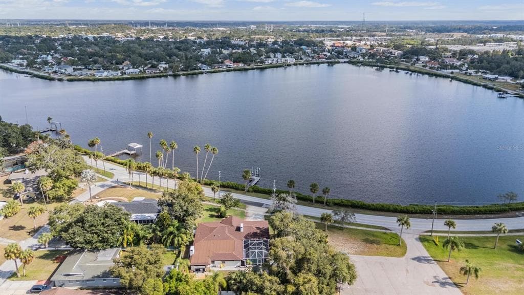302 WHITCOMB BOULEVARD TARPON SPRINGS, FL 34689