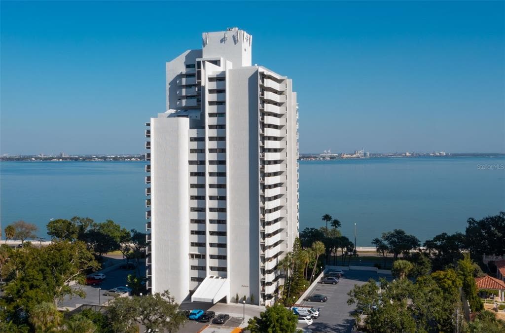 4141 BAYSHORE BOULEVARD UNIT 1204 TAMPA, FL 33611