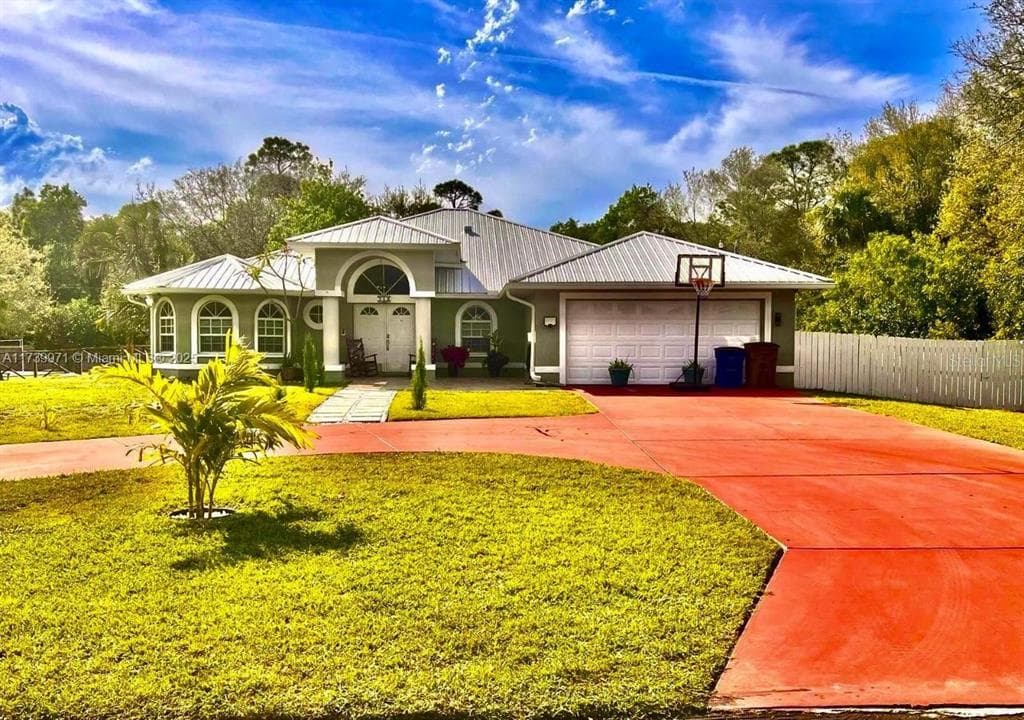 713 5TH AVENUE LEHIGH ACRES, FL 33972