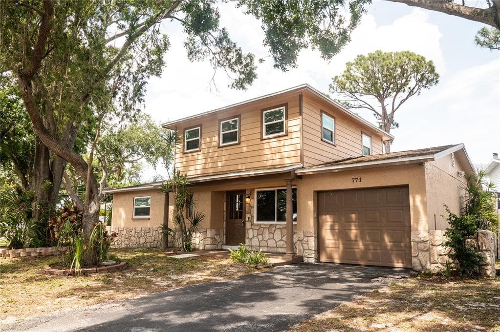 771 MURPHY AVENUE N ST PETERSBURG, FL 33703