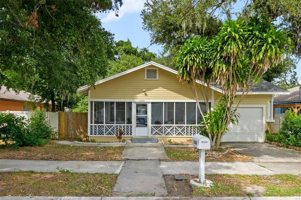 1304 E 32ND AVENUE TAMPA, FL 33603