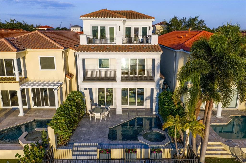 1037 ROYAL PASS ROAD TAMPA, FL 33602