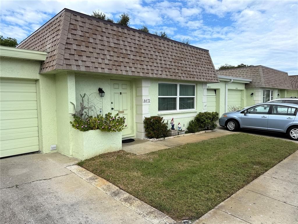 8472 DEAUVILLE N UNIT 8472 PINELLAS PARK, FL 33781