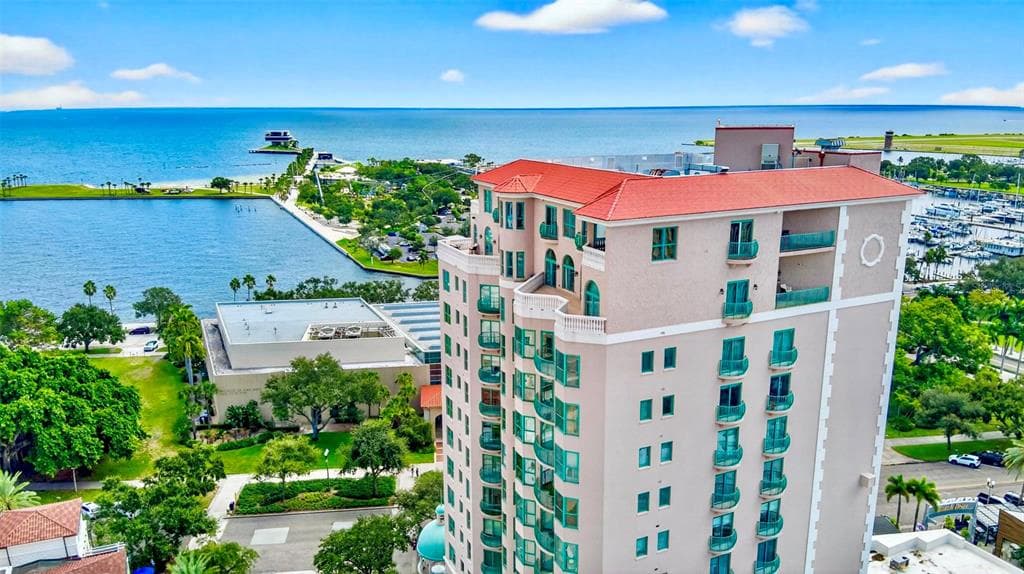 288 BEACH DRIVE NE UNIT 4B