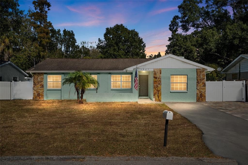 1507 W KIRBY STREET TAMPA, FL 33604