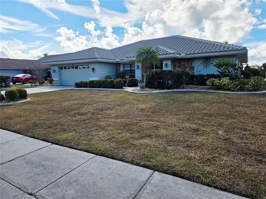 1924 NEW BEDFORD DRIVE SUN CITY CENTER, FL 33573