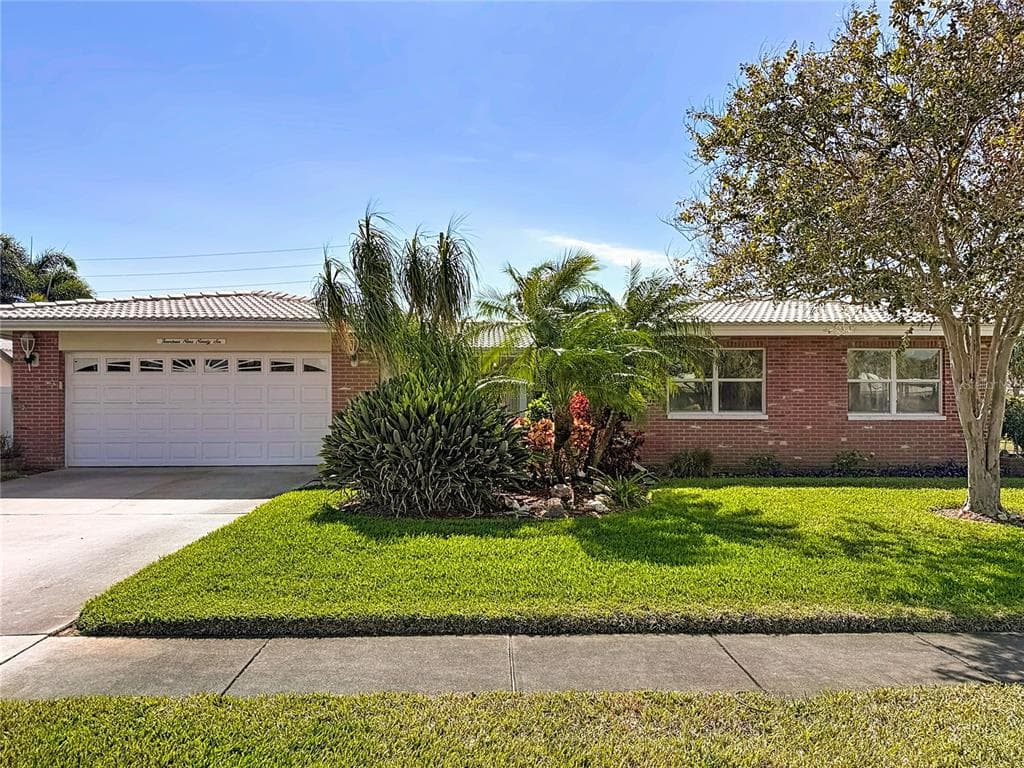 14996 IMPERIAL POINT DRIVE N LARGO, FL 33774