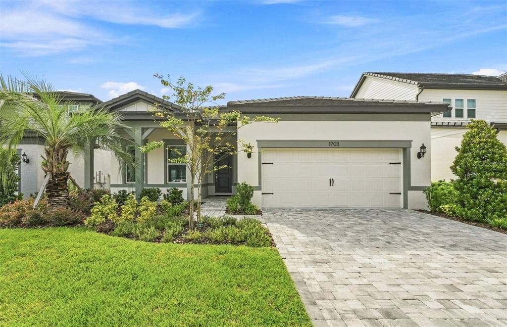 1703 VALIER POINT ZEPHYRHILLS, FL 33541