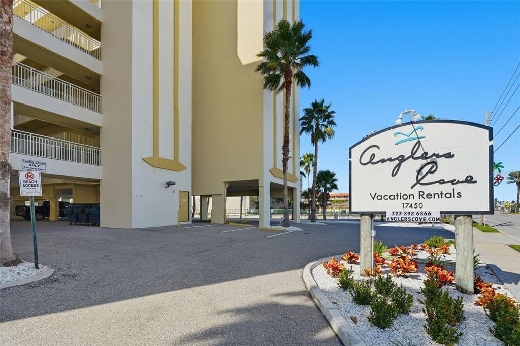 17450 GULF BOULEVARD UNIT 104 REDINGTON SHORES, FL 33708