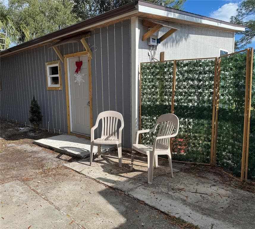 3719 MEADOWBREEZE DRIVE TAMPA, FL 33619